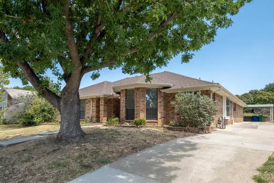 1724 Rosemeade Circle, Carrollton, TX 75007