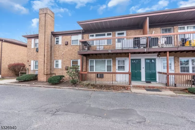 55 Gill Ln #16, Woodbridge Twp., NJ 08830