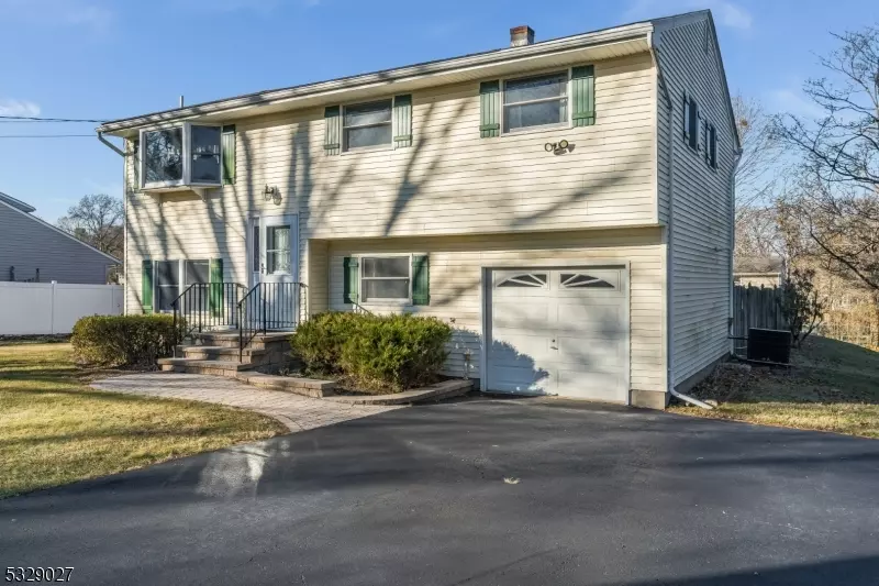 15 Messig Rd, Clinton Town, NJ 08809