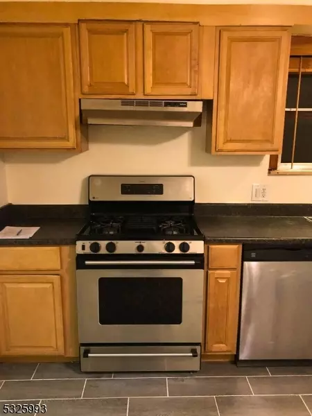 Hackensack City, NJ 07601,92 Troast St. Apt 2 #2