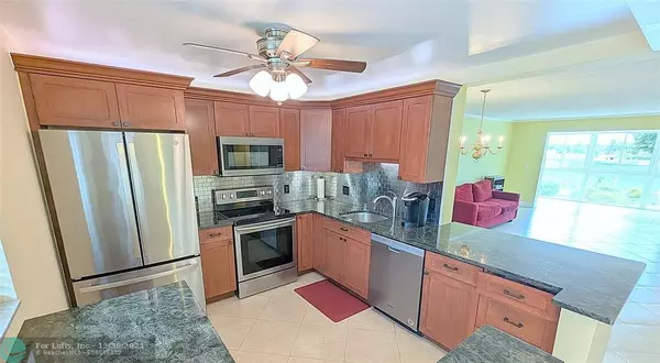 Boynton Beach, FL 33435,2520 NE 1st Ct  #202