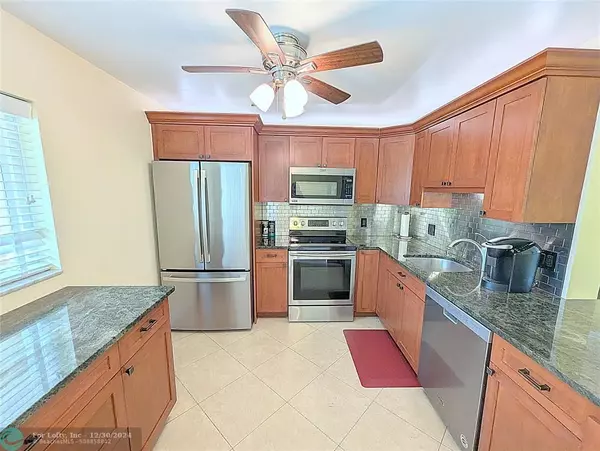 Boynton Beach, FL 33435,2520 NE 1st Ct  #202