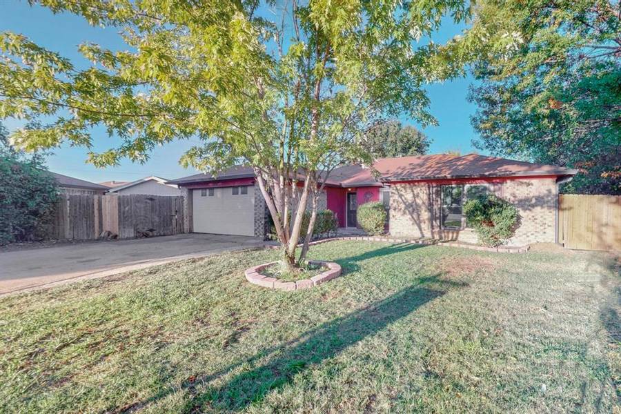 1105 Twin Cedar Court, Arlington, TX 76018