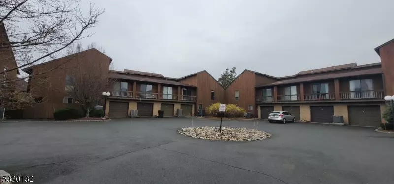 498 Auten Rd #4D, Hillsborough Twp., NJ 08844