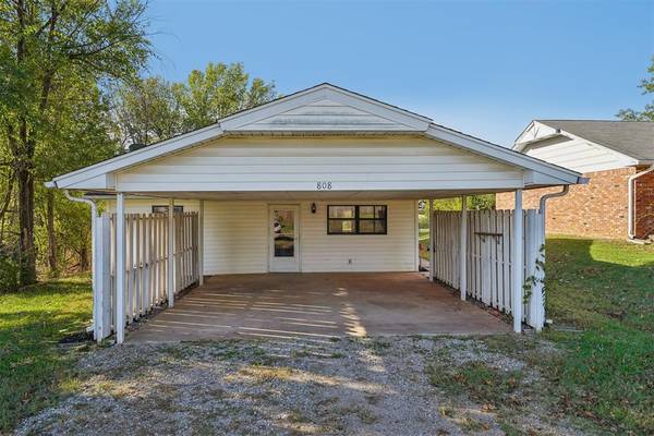 808 E Walnut Street, Tecumseh, OK 74873