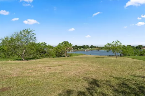 7031 Lake Vista Drive, Streetman, TX 75859