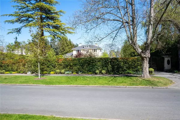 Oak Bay, BC V8R 3R6,2970 Rutland Rd