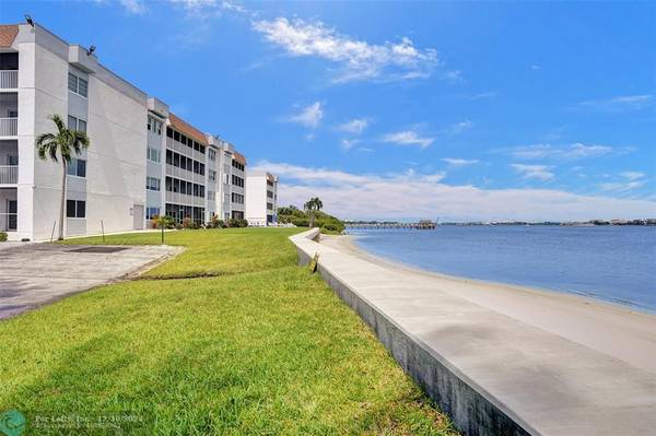 Lake Worth Beach, FL 33460,1516 S Lakeside Drive  #109