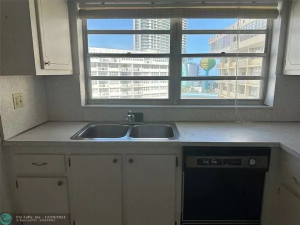 Hallandale Beach, FL 33009,1817 S Ocean Dr  #915