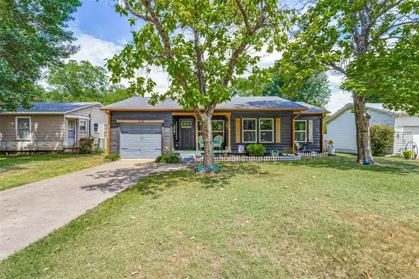 1208 Pecan Street,  Bonham,  TX 75418