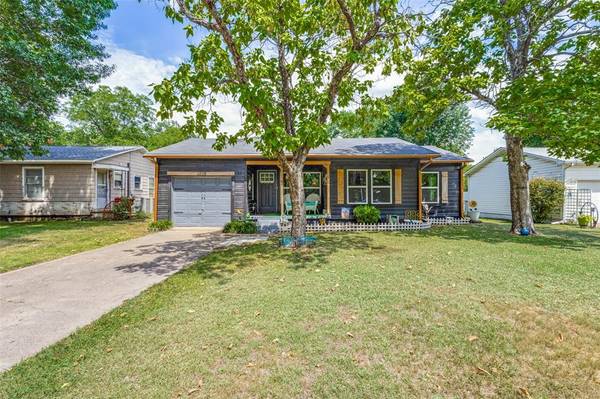 1208 Pecan Street, Bonham, TX 75418