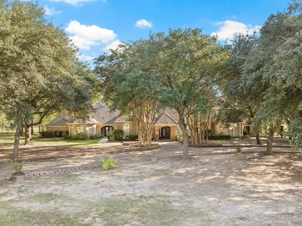 201 Country Club Drive, Mount Pleasant, TX 75455