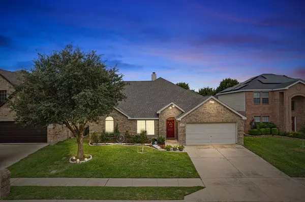 12109 Treeline Drive, Fort Worth, TX 76036