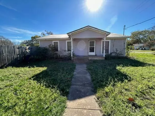 317 W Elm Street,  Whitewright,  TX 75491