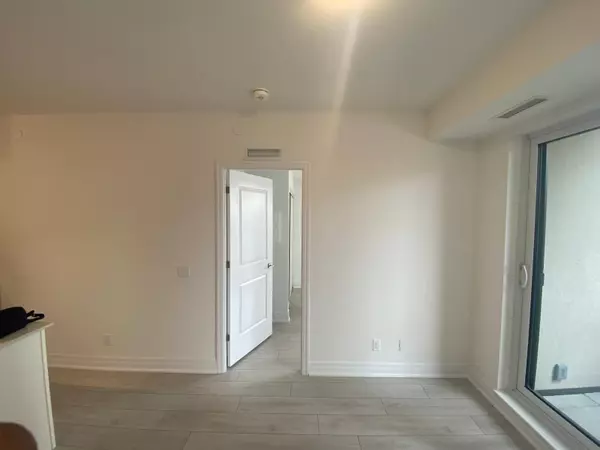 Mississauga, ON L5B 0N6,30 Elm DR E #509