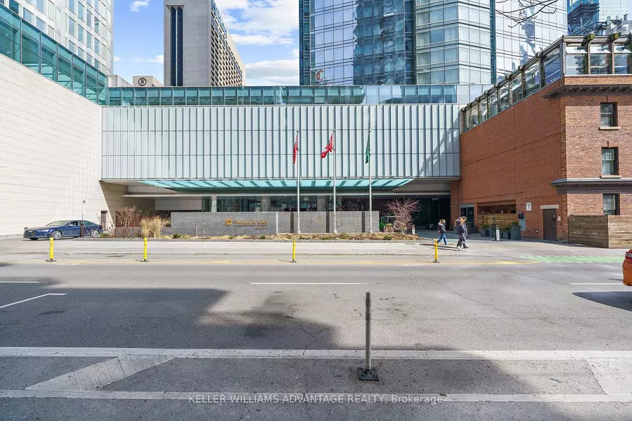 180 University AVE #2104, Toronto C01, ON M5H 0A2