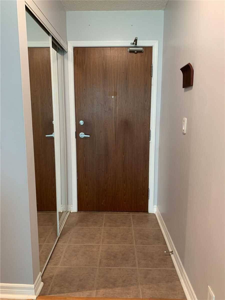 Mississauga, ON L5B 4M2,33 Elm DR #405