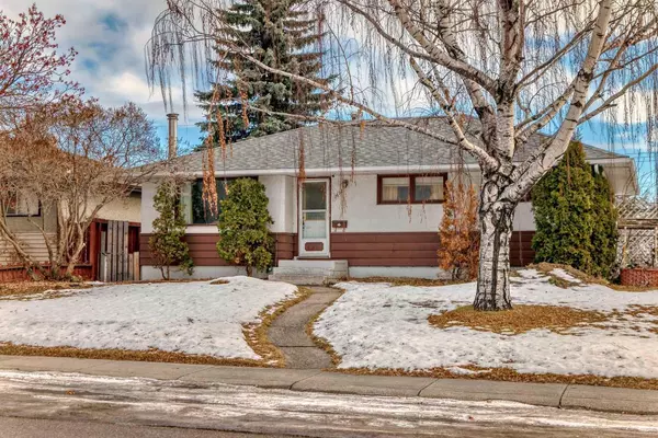 Calgary, AB T2B 1G7,2622 42 ST Southeast