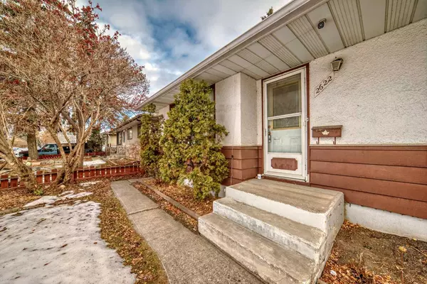 Calgary, AB T2B 1G7,2622 42 ST Southeast