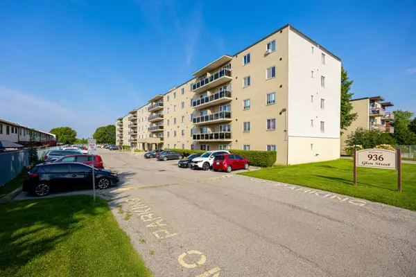 Oshawa, ON L1J 5Z7,936 Glen ST #211