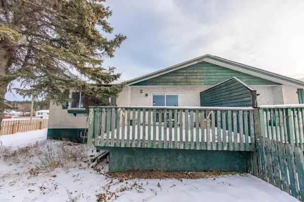 207 Macleod AVE, Hinton, AB T7V 1P3