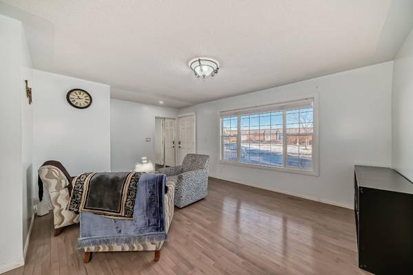 Calgary, AB T3A3Y1,5919 4 AVE Northeast