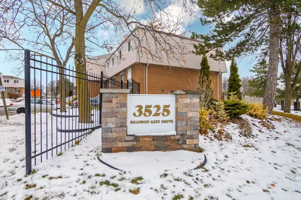 3525 Brandon Gate #30, Mississauga, ON L4T 3M3