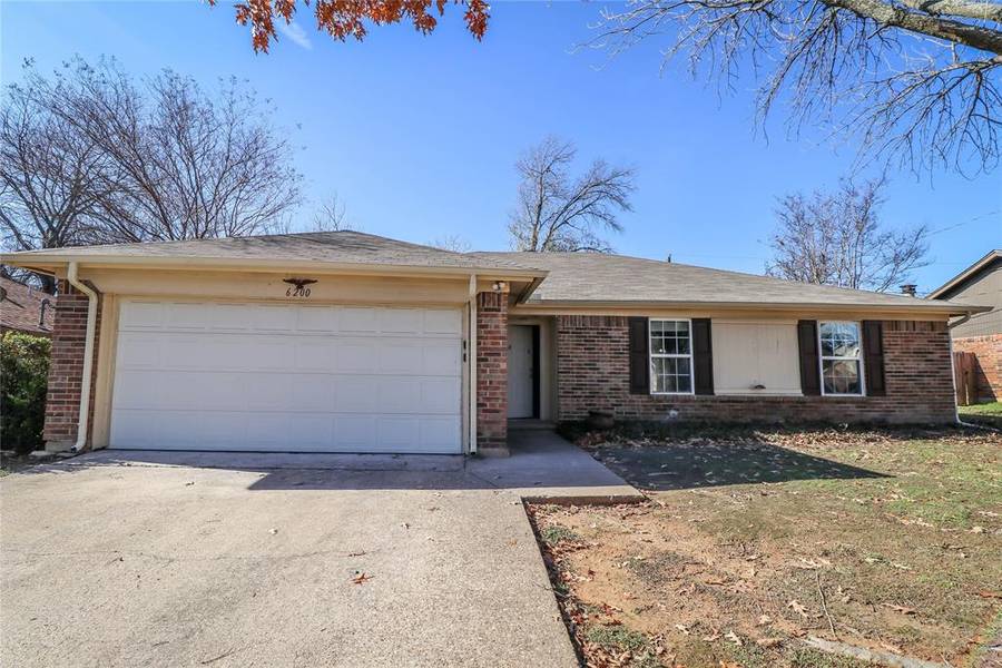 6200 Autumn Springs Drive, Arlington, TX 76001