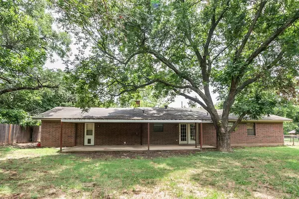 Nocona, TX 76255,306 W Cottonwood Street