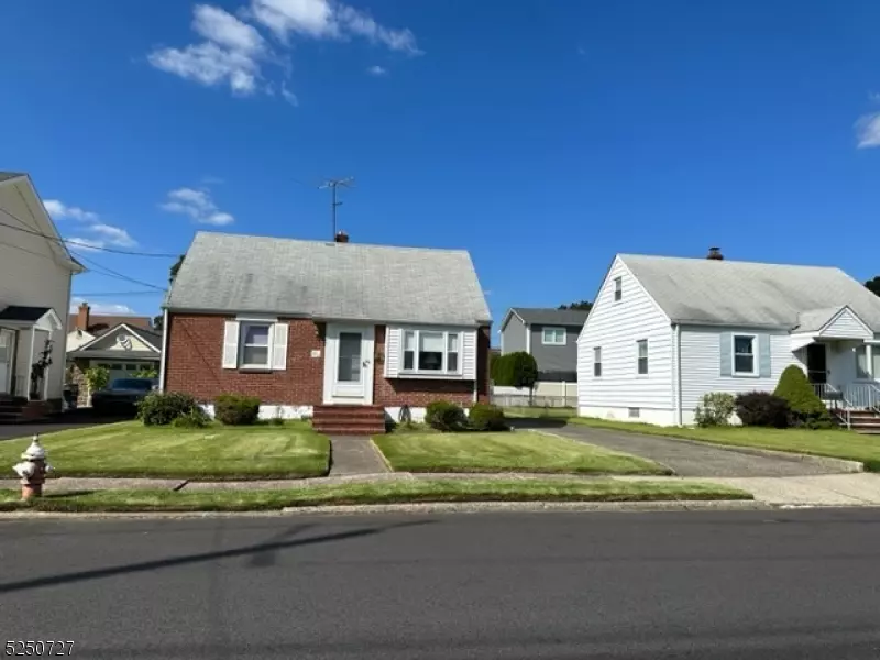 181 Stefanic Ave, Elmwood Park Boro, NJ 07407