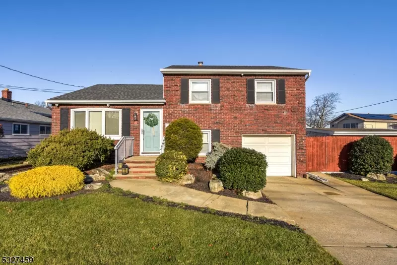 14 Moore Pl, North Arlington Boro, NJ 07031