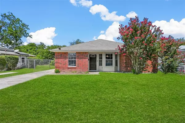 5832 Blackmore Avenue, Fort Worth, TX 76107