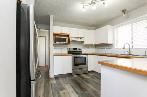 Lethbridge, AB T1K 6V9,315 Heritage CRES West