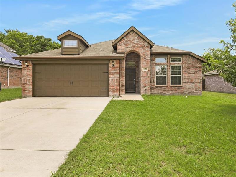 1820 Kings Cross Drive, Lancaster, TX 75134