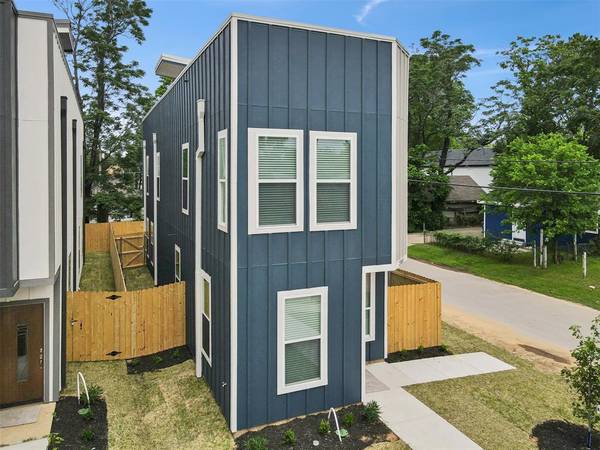 2351 Scott,  Dallas,  TX 75215