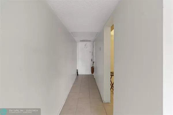 Fort Lauderdale, FL 33321,8051 Colony Cir  #203