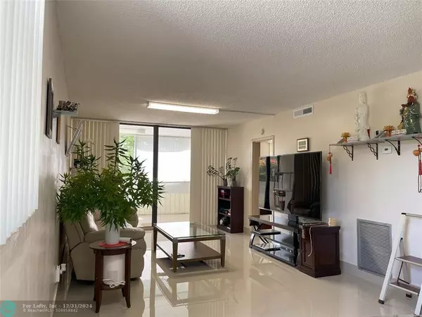 Coral Springs, FL 33065,8441 Forest Hills Dr  #204