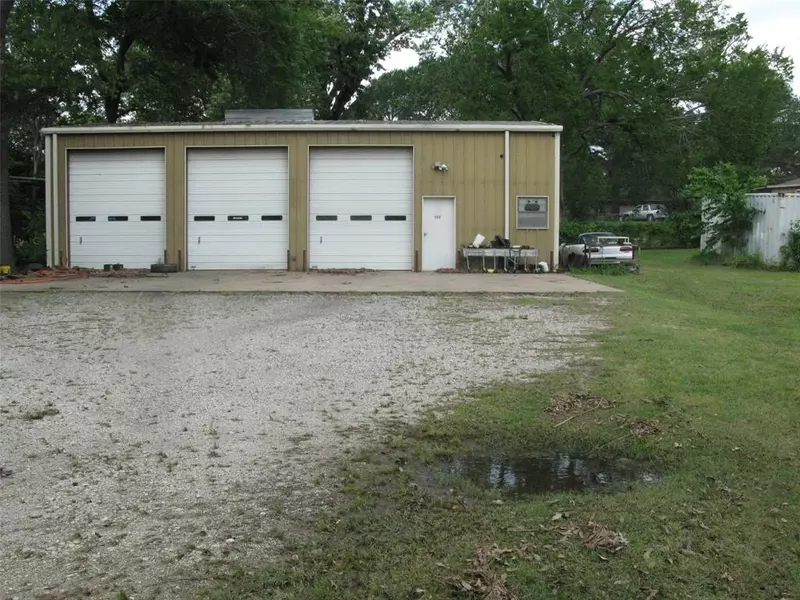 305 BRADBURN, Grand Saline, TX 75140