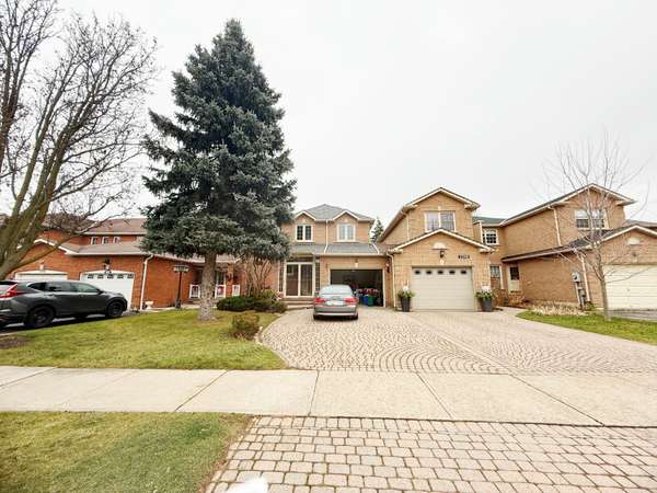 2300 Springfield CRES, Oakville, ON L6J 7P8