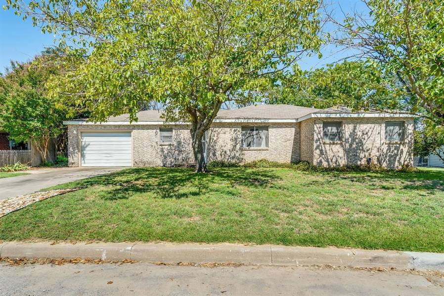 1318 W Water Street, Weatherford, TX 76086