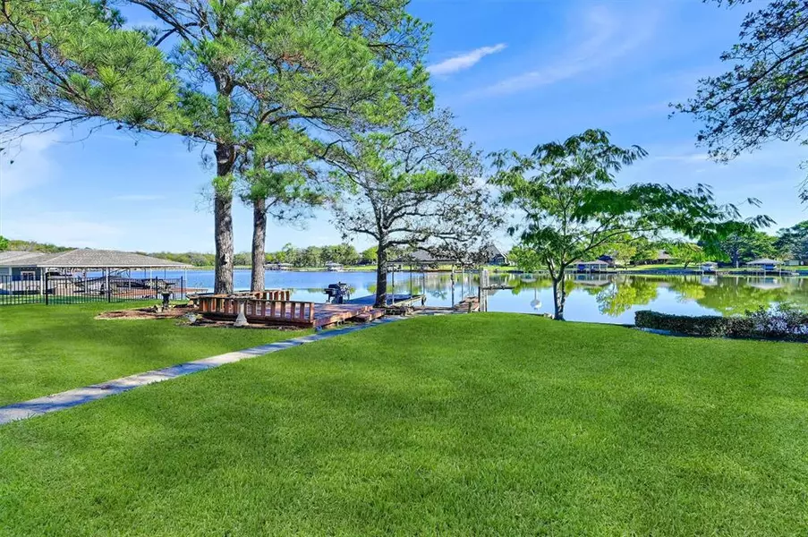 134 Blackfoot Trail, Lake Kiowa, TX 76240