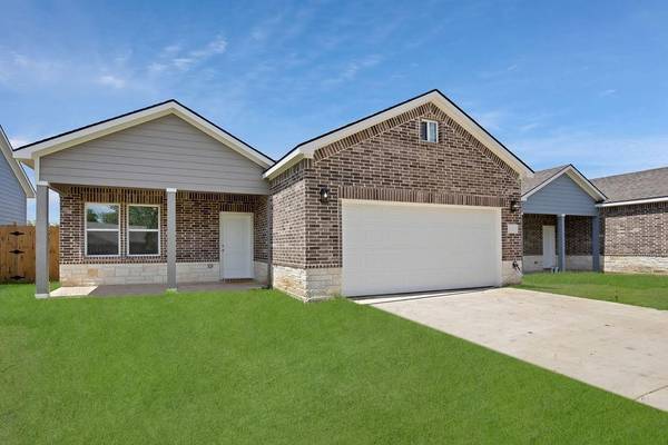 1704 E 10th Avenue, Corsicana, TX 75110