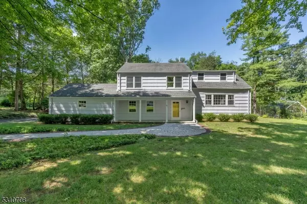 18 Deerfield Rd, Mendham Boro, NJ 07945