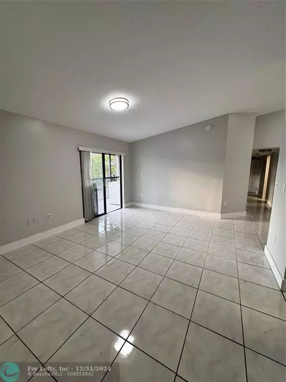 Miami, FL 33179,20741 NE 4th Ct  #201