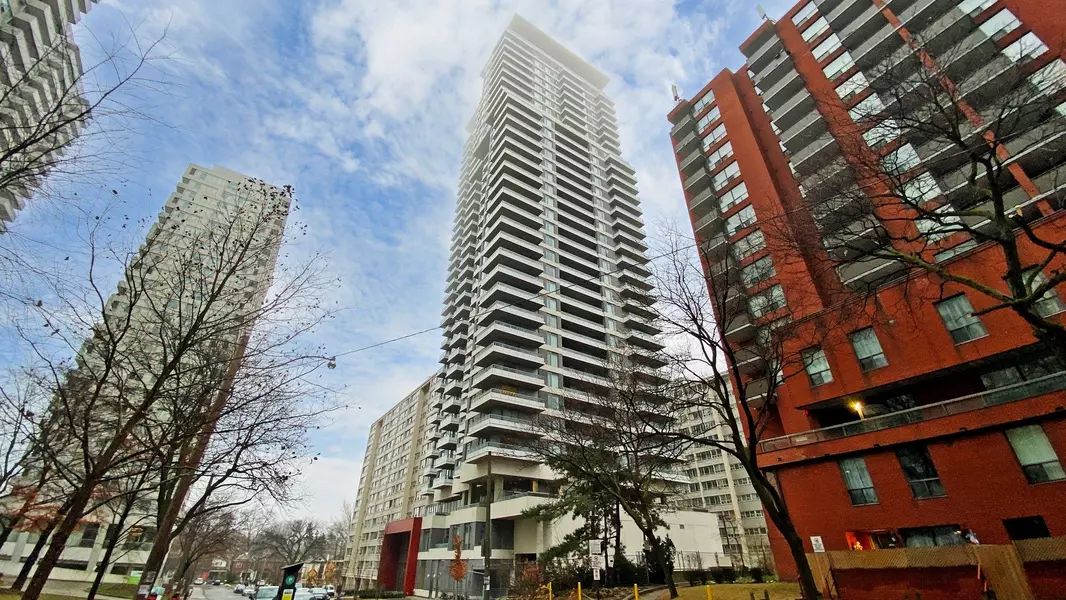 50 Dunfield AVE #816, Toronto C03, ON M4S 0E4