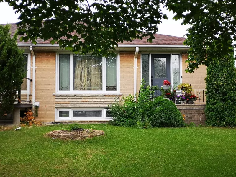 272 Elmhurst DR, Toronto W10, ON M9W 2M2