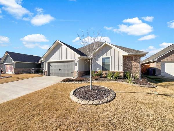 5305 Malpaso Creek Drive, Mustang, OK 73064