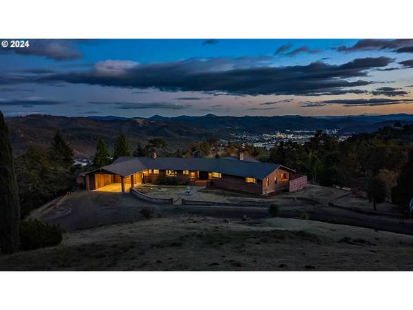 2467 MOOREA DR, Roseburg, OR 97471