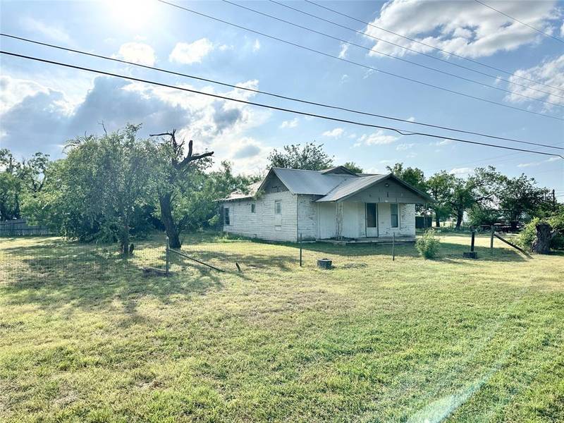 114 Drummond Street, Tye, TX 79563