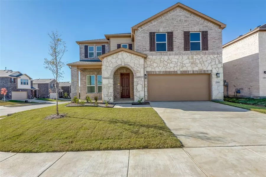 2501 Warren Lane, Aubrey, TX 76227